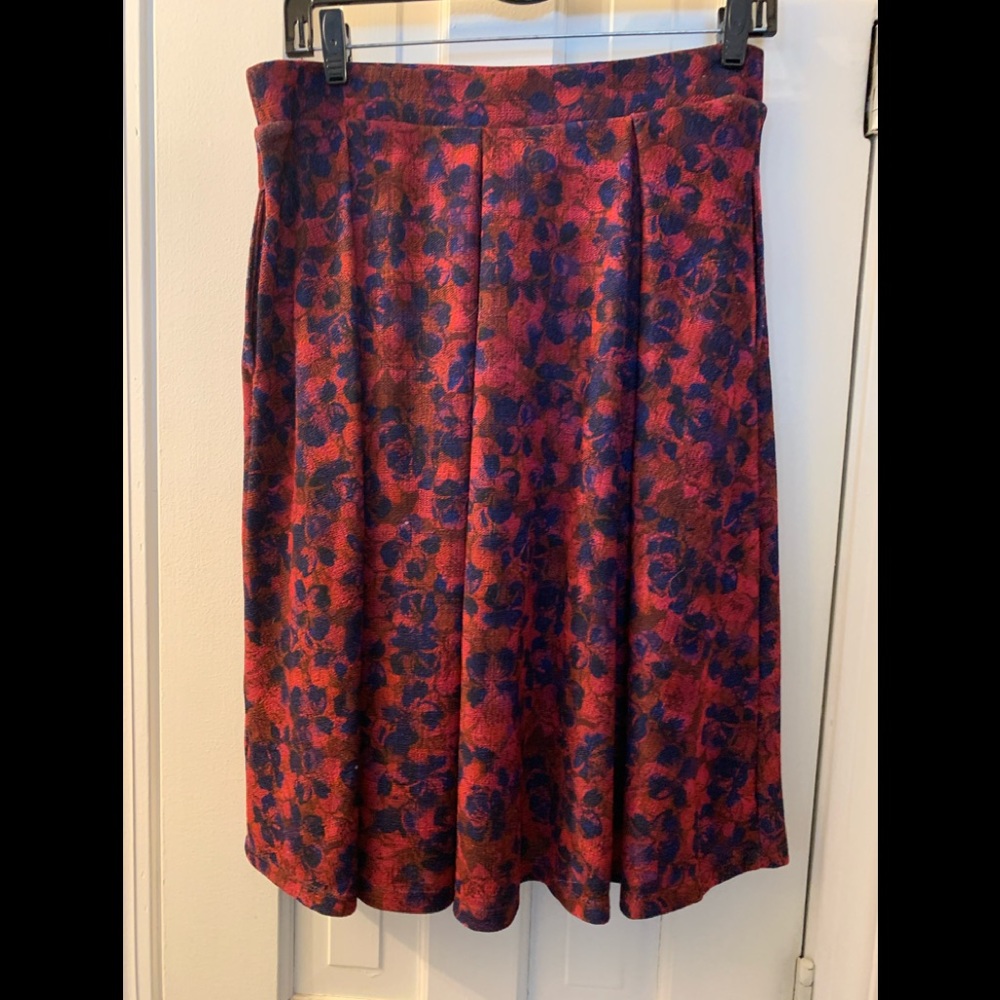 Lularoe Madison skirt with pockets. Med